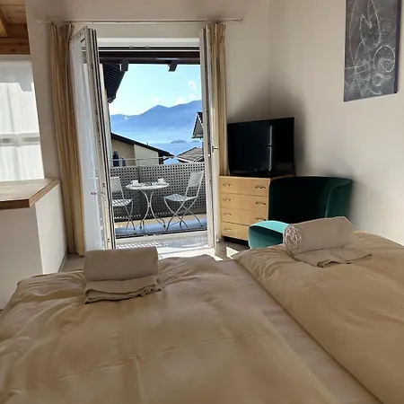 Apartment Bright Studio, Just Steps To The